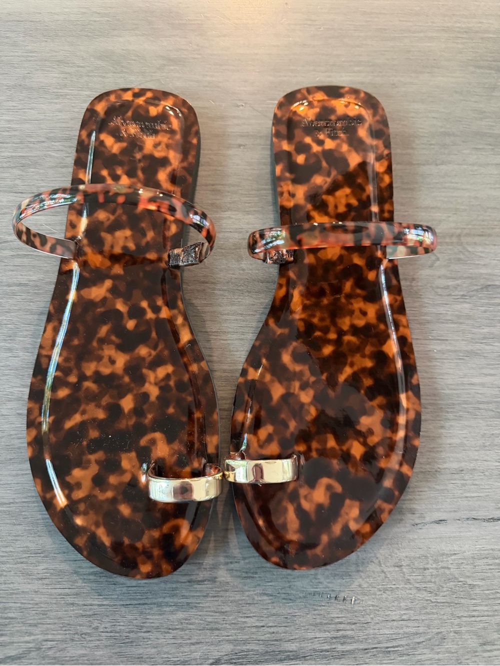 NWOT Abercrombie & Fitch Toe Tortoiseshell Loop/Ring Slide Sandals Size 9.5